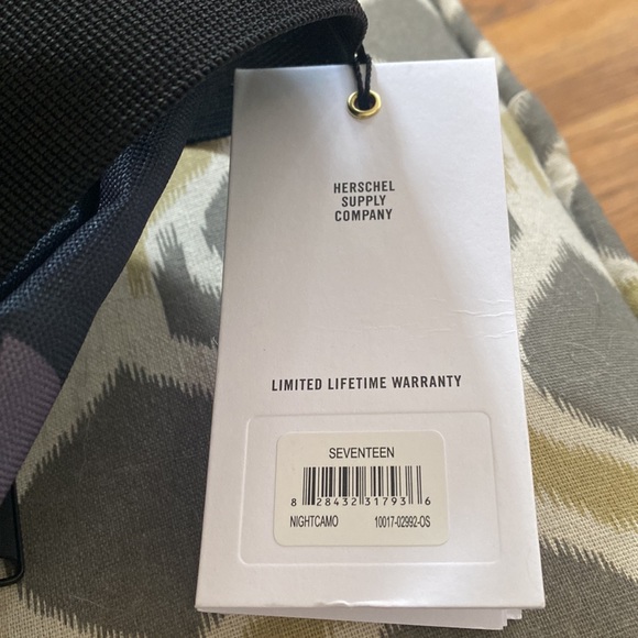 Herschel Night Camo Seventeen - Picture 5 of 5